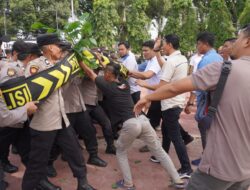 Polres Langkat Gelar Peragaan Dalmas Jelang May Day 2025