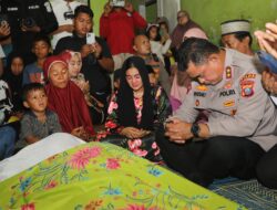 Kapolda Sumut Melayat Ke Rumah Duka Korban Tawuran di Belawan, Sampaikan Belasungkawa Mendalam