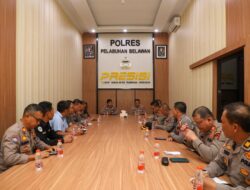 Wakapolda Sumut Beri Arahan dan Semangat kepada Personel Polres Belawan, Jenguk Kapolsek Korban Lemparan Saat Tangani Tawuran