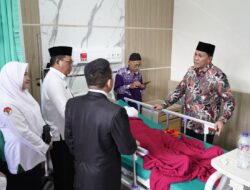 Jenguk Jemaah Technical Landing, Ketua PPIH Embarkasi Medan, Kami Siap Melayani