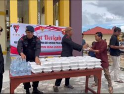 Brimob Polda Sumut Tebar Kebaikan, Batalyon C Pelopor Bagikan 100 Paket Makanan Gratis Usai Salat Jumat di Tapanuli Selatan