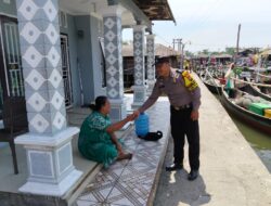 Bhabinkamtibmas Desa Perlis Ajak Nelayan Jaga Laut dan Lingkungan Sosial