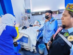 Jelang Kepulangan, Petugas Kloter 9 KNO Jenguk Jemaah Yang Sakit