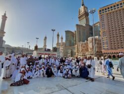 Pamit Pulang, Jemaah Haji Kloter 10 Asal Madina Laksanakan Tawaf Wada’