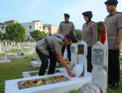 Peringati HUT Bhayangkara Ke-79, Polda Sumut Ziarah Ke Taman Makam Pahlawan Bukit Barisan