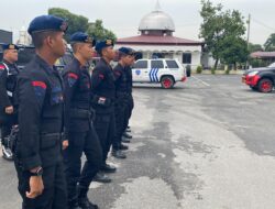 Brimob Polda Sumut Tebar Kepedulian, Utamakan Warga Pinggir Jalan Dalam Bakti Sosial “Indahnya Berbagi di Jum’at Berkah