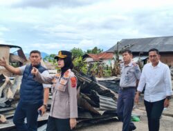 Kapolres Samosir Gelar Bakti Sosial Untuk Korban Kebakaran 8 Unit Rumah di Desa Simarmata