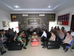 Hut TNI Ke 80 PJU Polres Sergai Ucapkan Selamat Serta Berikan Tumpeng