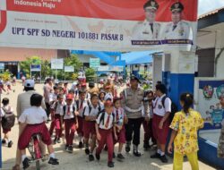 Brimob Sumut Peduli Pendidikan: Personel Kompi 2 Batalyon A Pelopor Antar Pelajar SD Pulang Sekolah Dengan Aman dan Nyaman
