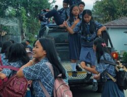 Kepedulian Brimob Jaga Asa Pendidikan Anak-Anak Terdampak Bencana di Garoga