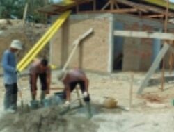 Dari Rumah Warga hingga Masjid, Sinergi Brimob Sumut Bergerak Bantu Korban Bencana