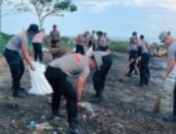 Menjaga Laut, Merawat Harapan: Brimob Sumut Bersihkan Pantai Sirao