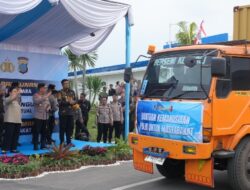 Lepas 22 Kontainer, Kapolri Pastikan Bantuan Terdistribusi Merata Hingga Wilayah Terdampak Terpencil