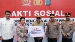 Kapolri dan Ketua Komisi IV DPR RI Salurkan 16 Truk Bantuan Untuk Korban Bencana di Tapanuli Tengah