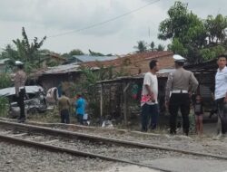 Sat Lantas Polres Sergai Cek TKP Kereta Api Hantam 1 Unit Mobil, Korban Alami Luka Ringan
