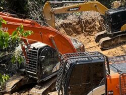 Tempuh Jalan Kaki 12 Jam, Polda Sumut Sita 14 Eskavator di Tambang Emas Ilegal Madina, 7 Orang Ditangkap