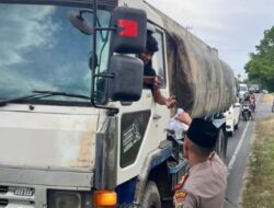 SPPG 1 Polres Serdang Bedagai Bagikan Takjil Ke Masyarakat di Depan Mako