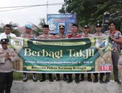 Terus Bagikan Kebaikan, Polsek Teluk Mengkudu dan Polsek Firdaus Bagikan 200 Porsi Takjil