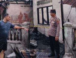 Polsek Perbaungan Cek Kebakaran 2 Unit Rumah di Perbaungan