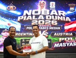 Polrestabes Medan Nobar Kick Off Piala Dunia 2026 Bersama Personel dan Masyarakat