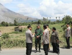 Kapolda Sumut Turun Langsung Pantau Kondisi Sinabung dan Kesiapan Personel Bantu Masyarakat di Karo