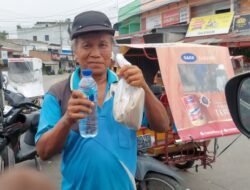 Jumat Berkah, Bid Humas Polda Sumut Berbagi Kasih Dengan Sopir, Pengemudi Becak Motor dan Ojol